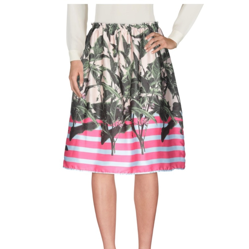 Vanessa Scott size Medium slip on flary skirt